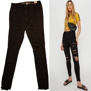 ✅ High-Rise Black distressed denim.